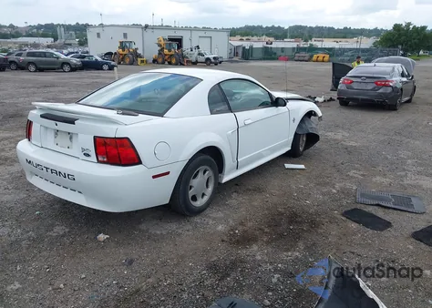 2000 Ford Mustang z USA, uszkodzony, nr VIN 1FAFP4048YF229181